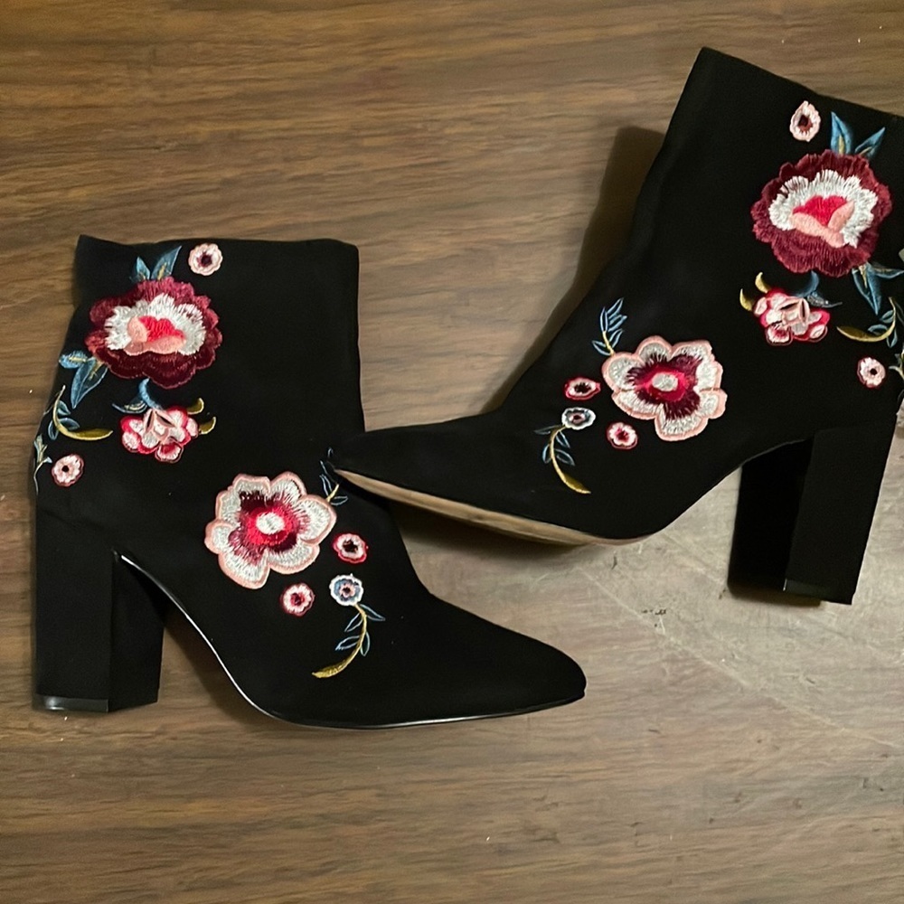 Express faux suede ankle boots size 7